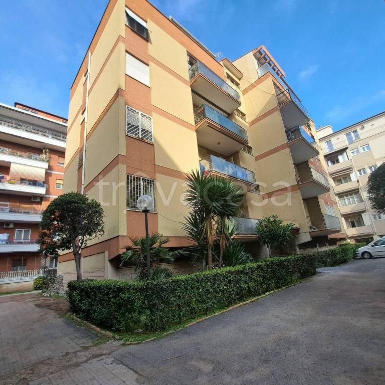 appartamento in vendita a Roma in zona Ostia