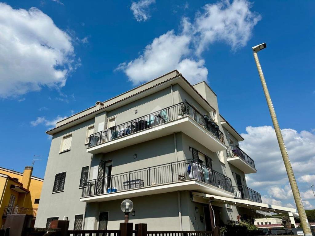 appartamento in vendita a Roma in zona Ostia