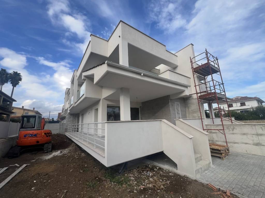 pentavano in vendita a Roma in zona Selva Candida