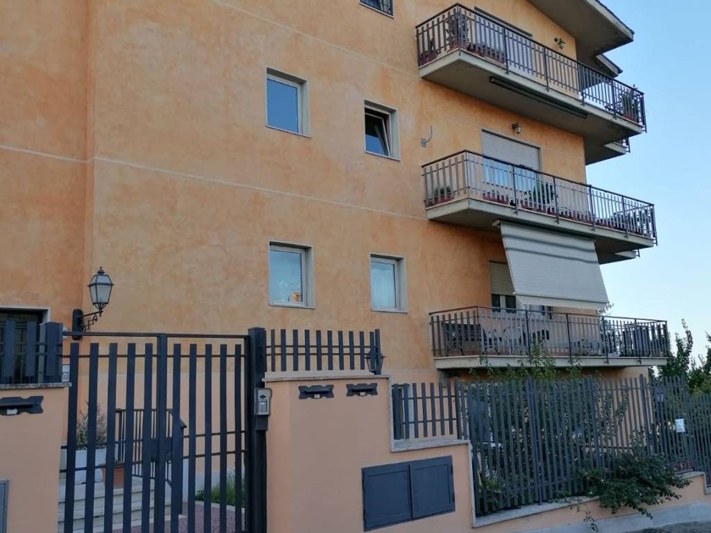 appartamento in vendita a Roma in zona Casal Morena