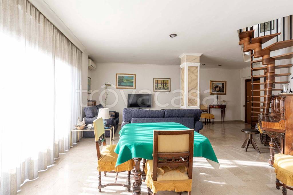 appartamento in vendita a Roma in zona Ostiense