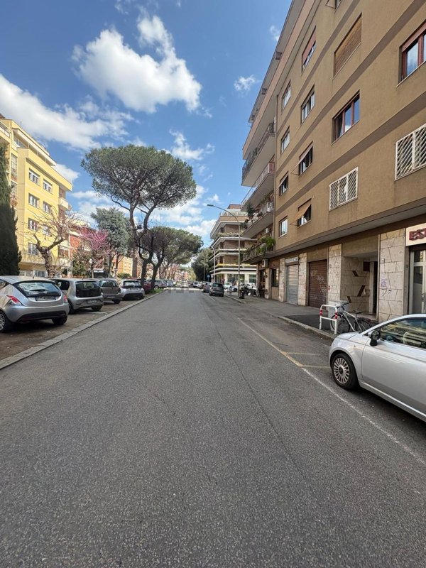 appartamento in vendita a Roma in zona Ardeatino