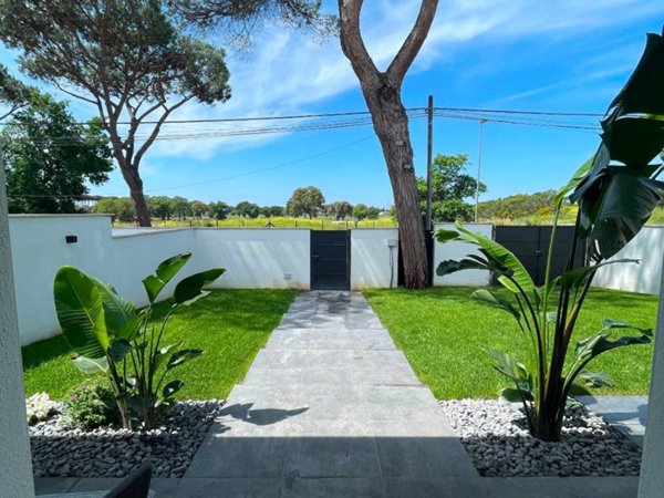 casa indipendente in vendita a Roma in zona Infernetto