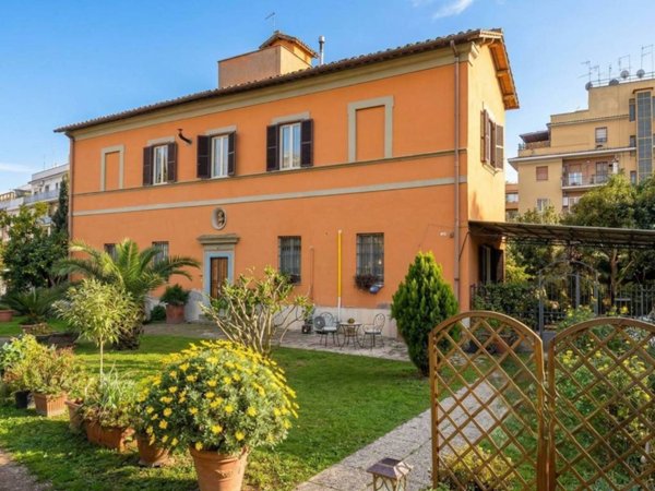 casa indipendente in vendita a Roma in zona Appio Latino
