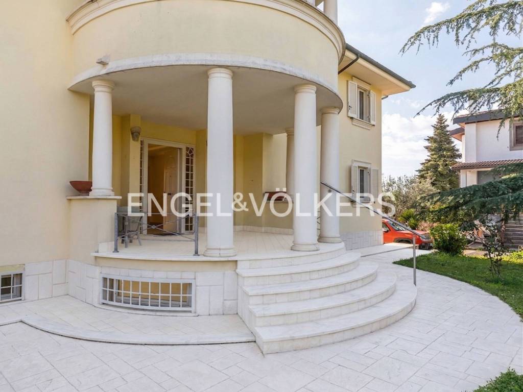 casa indipendente in vendita a Roma in zona Romanina