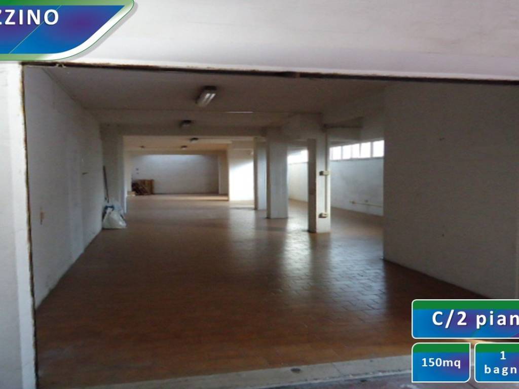 locale commerciale in vendita a Roma in zona Romanina