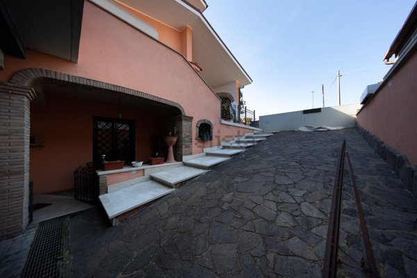casa indipendente in vendita a Roma in zona Acilia