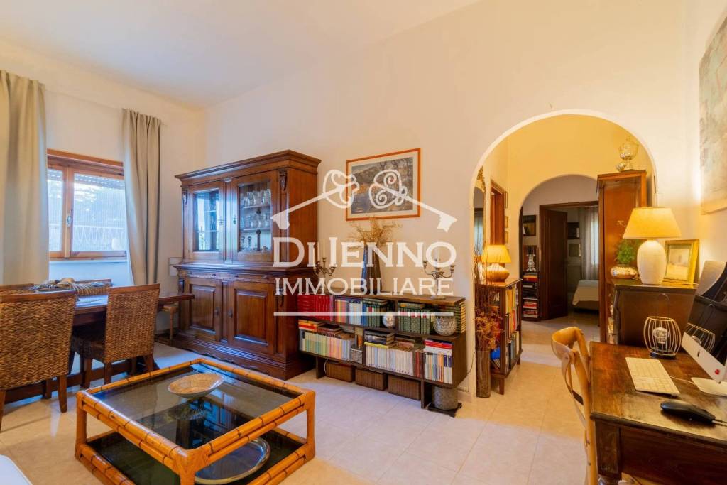 appartamento in vendita a Roma in zona Valle Muricana