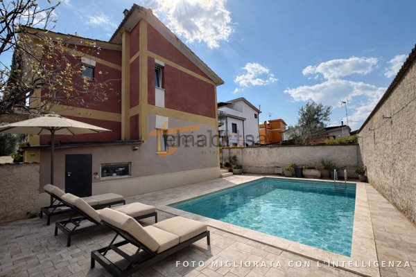 appartamento in vendita a Roma in zona Giardini di Corcolle