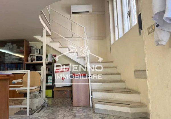 locale commerciale in vendita a Roma
