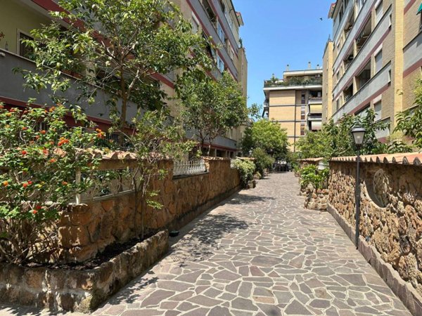 appartamento in vendita a Roma in zona Ostia Antica