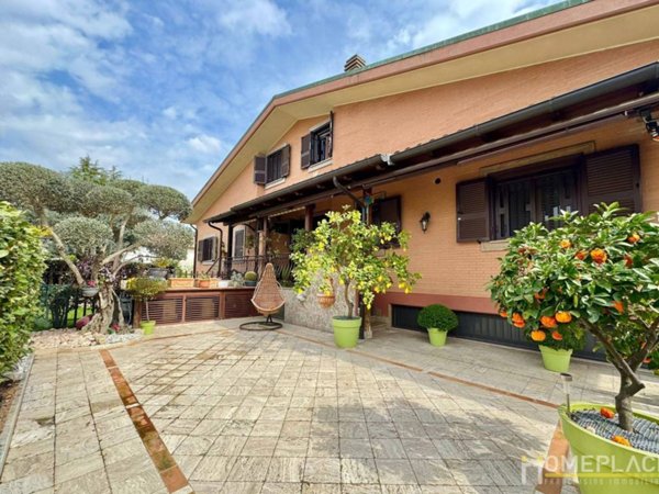 casa indipendente in vendita a Roma in zona Torre Maura