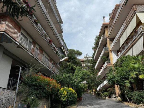 appartamento in vendita a Roma in zona Tomba di Nerone