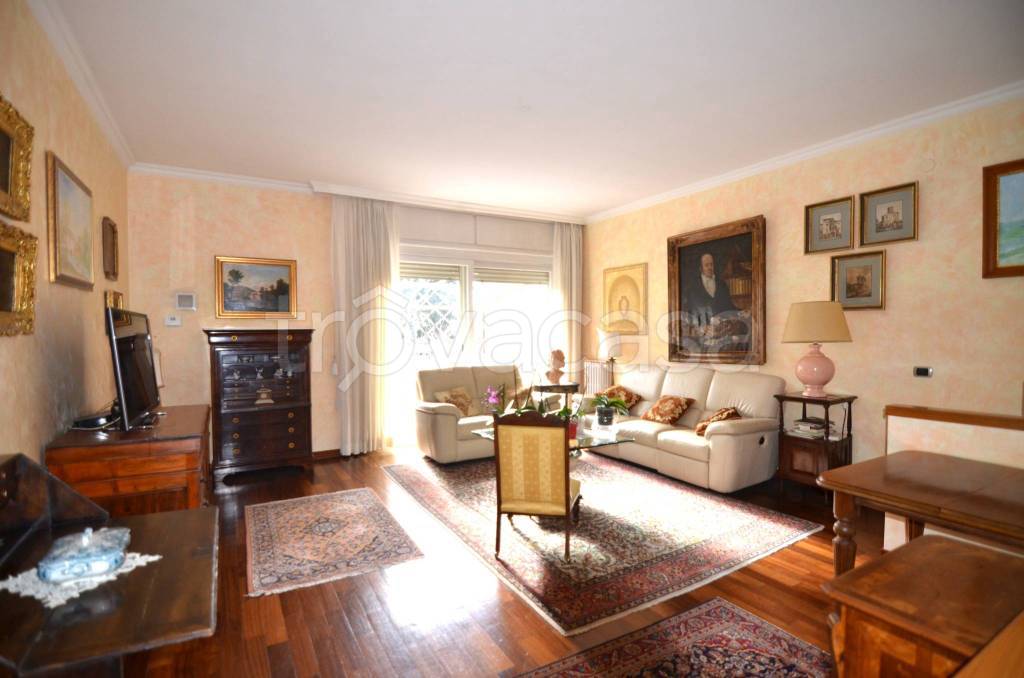 casa indipendente in vendita a Roma in zona Casal Palocco