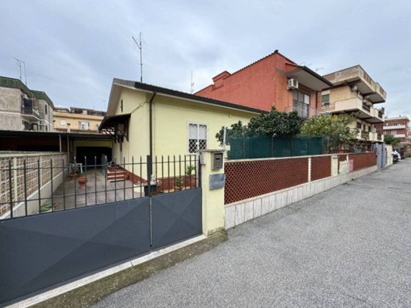 casa indipendente in vendita a Roma in zona Dragona/Bagnoletto