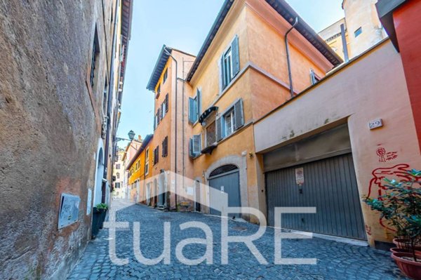 appartamento in vendita a Roma in zona Parione/Sant'Eustachio