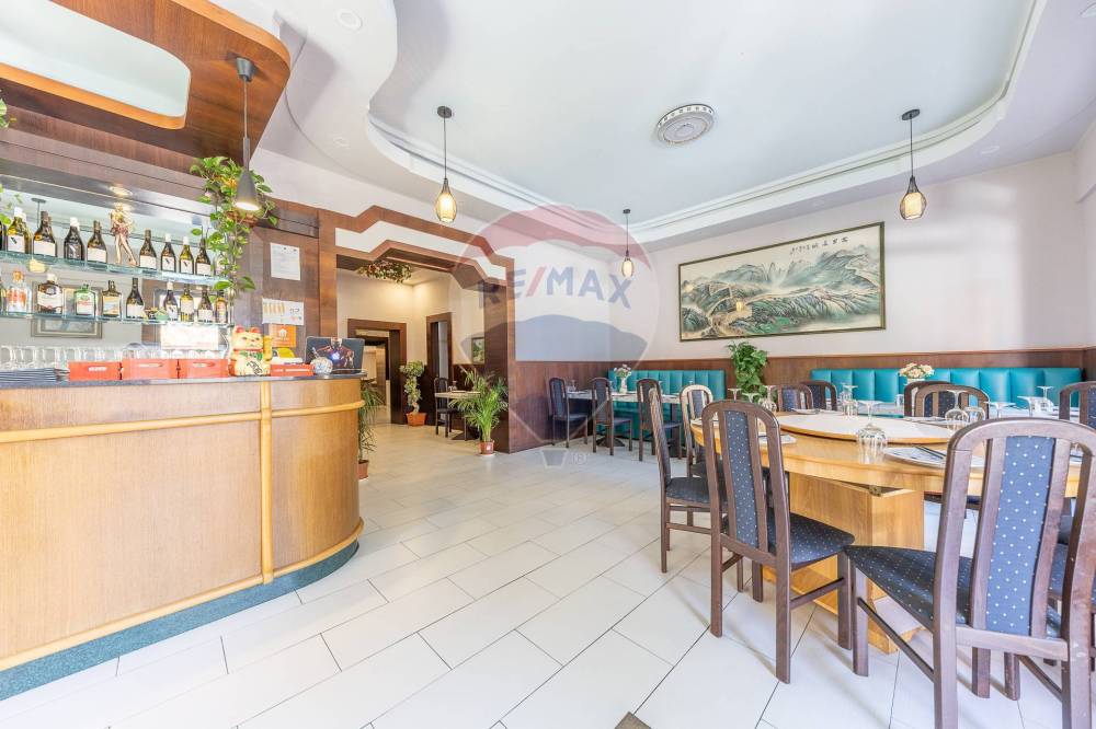 negozio in vendita a Roma in zona Appio Latino