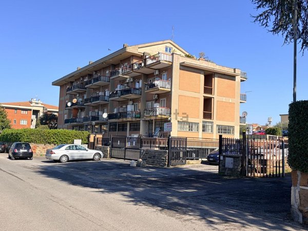 appartamento in vendita a Roma in zona Casal Morena