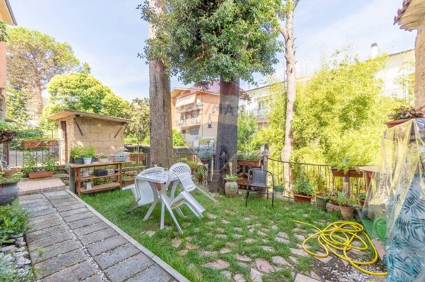 casa indipendente in vendita a Roma in zona Torrione Cerquetta