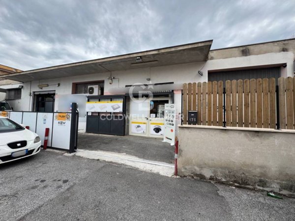 locale commerciale in vendita a Roma