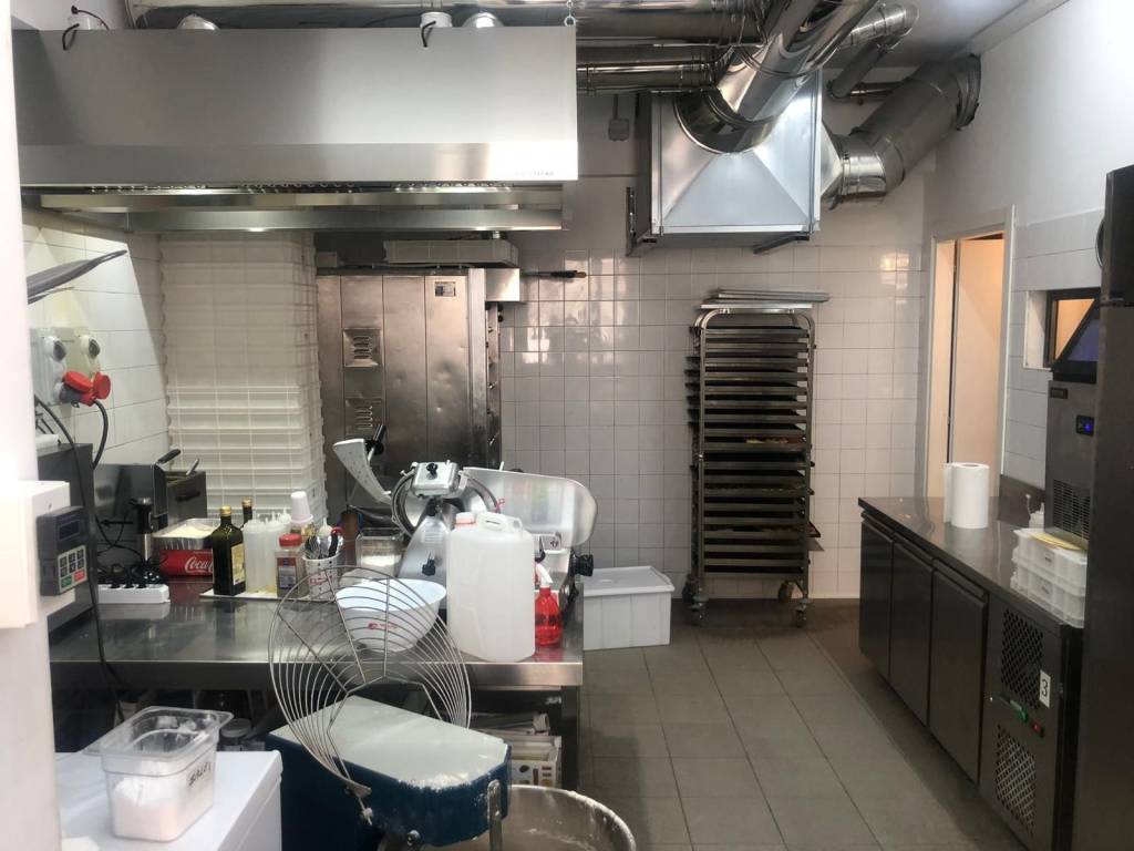 negozio in vendita a Roma in zona Fonte Laurentina