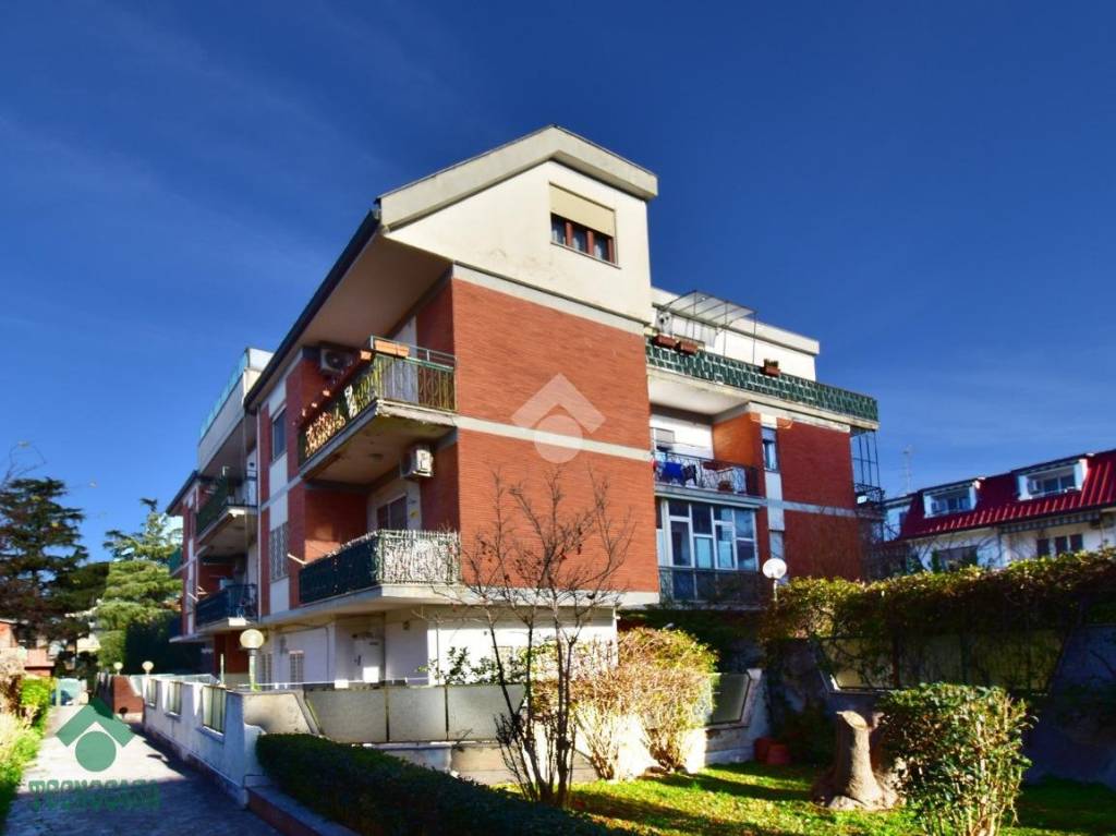 appartamento in vendita a Roma in zona Appio Claudio