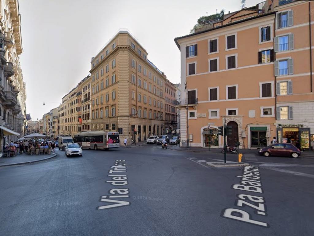 negozio in vendita a Roma in zona Trevi-Colonna