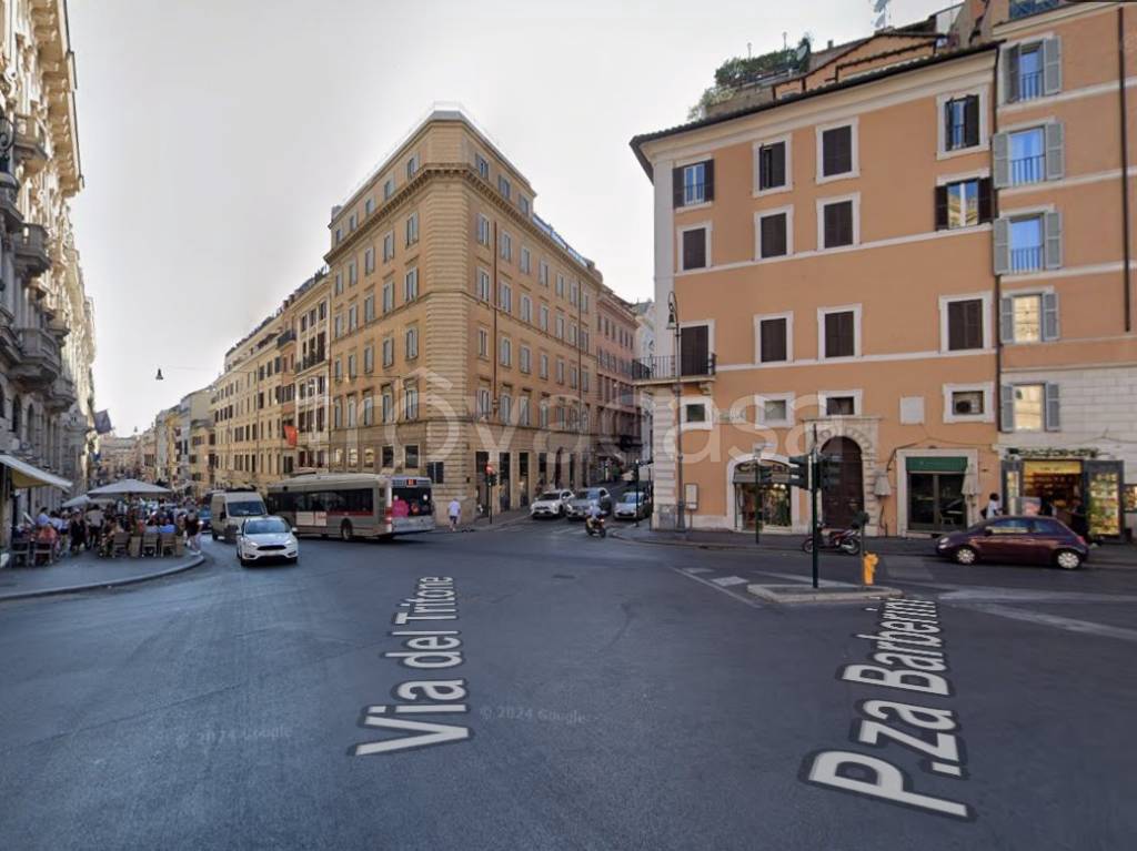 negozio in vendita a Roma in zona Trevi-Colonna