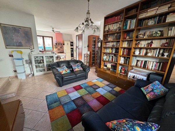 casa indipendente in vendita a Roma in zona Acilia