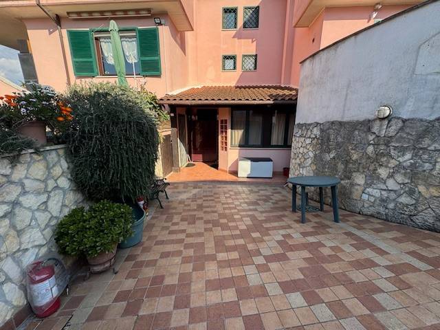 casa indipendente in vendita a Roma in zona Acilia