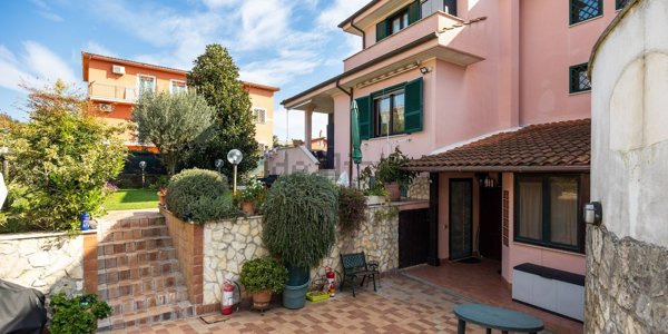 casa indipendente in vendita a Roma in zona Acilia