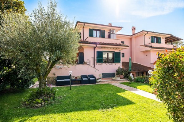 casa indipendente in vendita a Roma in zona Acilia