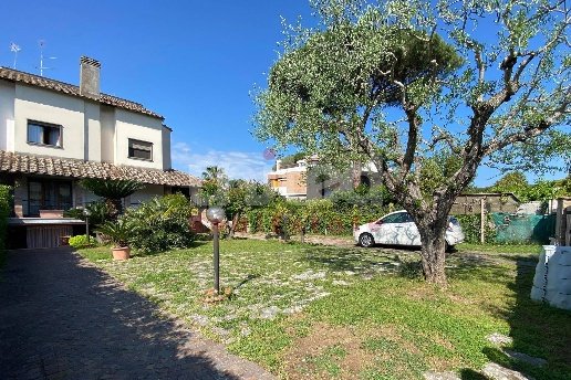 casa indipendente in vendita a Roma in zona Axa