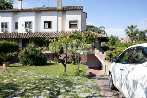 casa indipendente in vendita a Roma in zona Axa