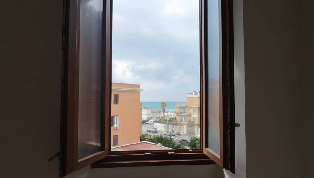 appartamento in vendita a Roma in zona Ostia