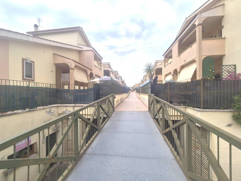 appartamento in vendita a Roma in zona Lunghezza