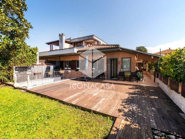 casa indipendente in vendita a Roma in zona Alessandrino
