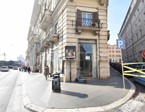 negozio in vendita a Roma in zona Rione Monti/Campitelli