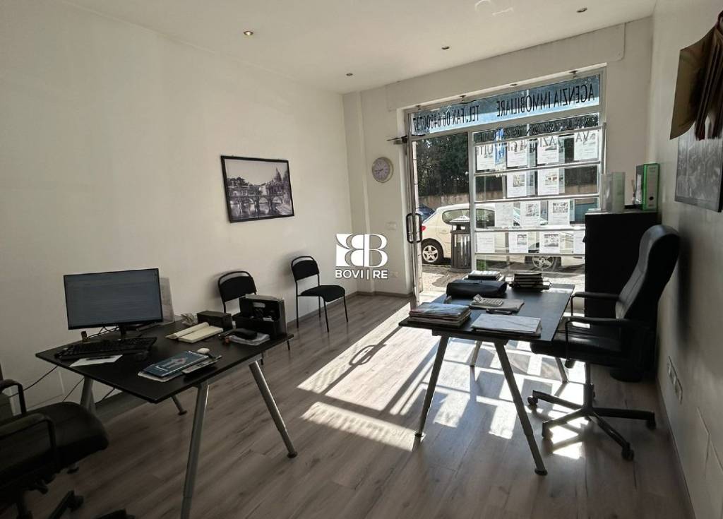 negozio in vendita a Roma in zona Tuscolano