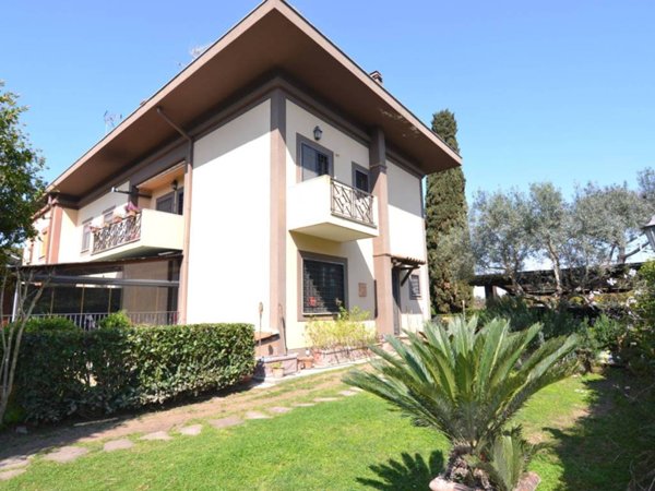 casa indipendente in vendita a Roma in zona Casal Palocco
