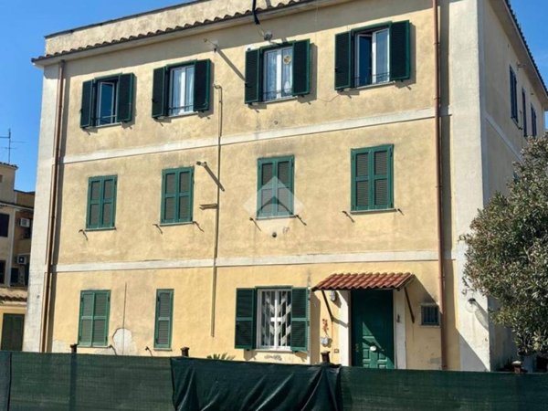 appartamento in vendita a Roma in zona Appio Pignatelli
