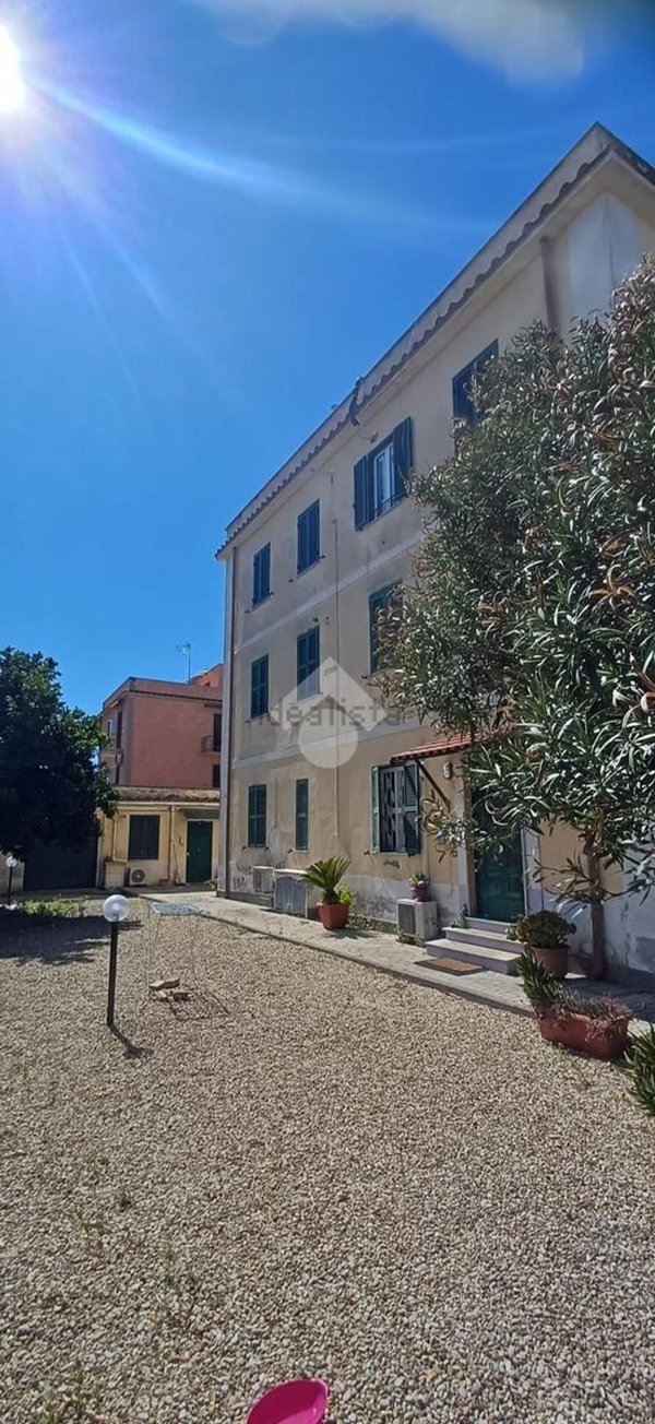 appartamento in vendita a Roma in zona Appio Pignatelli