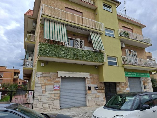 negozio in vendita a Roma in zona Borghesiana