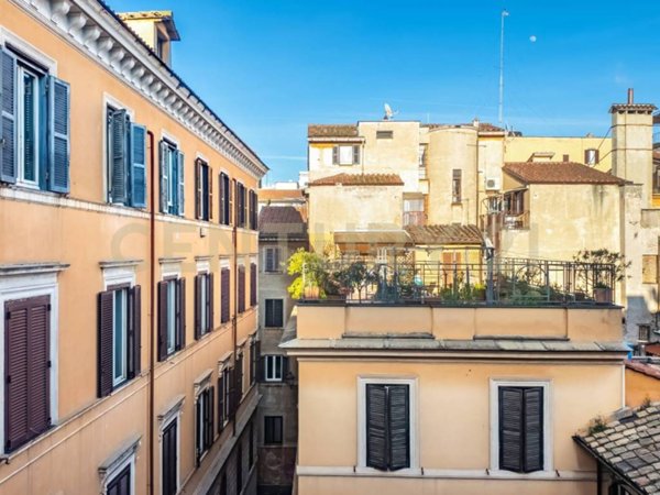 appartamento in vendita a Roma in zona Trevi-Colonna