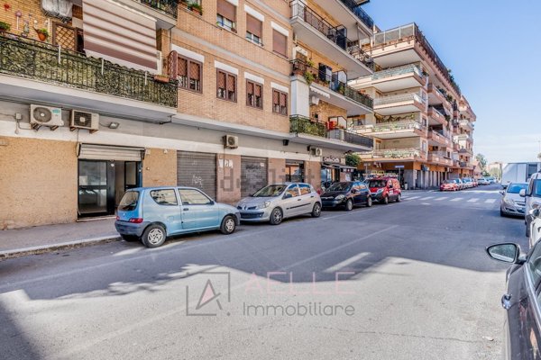 locale commerciale in vendita a Roma in zona Celio