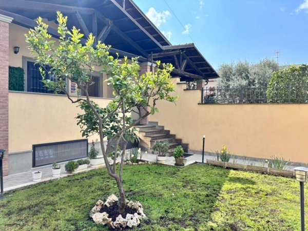 casa indipendente in vendita a Roma in zona Infernetto