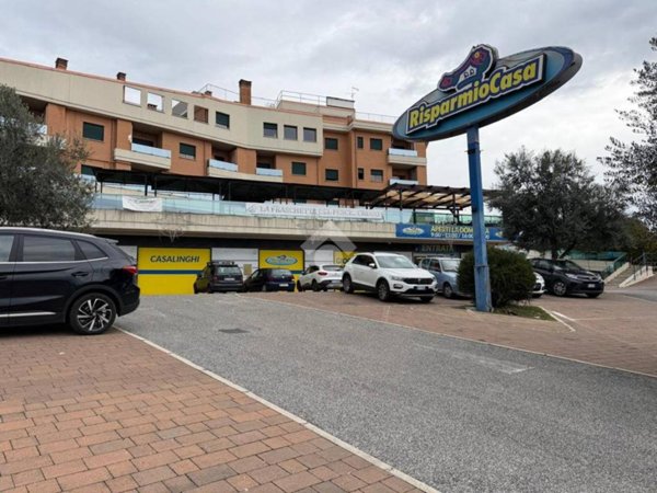 negozio in vendita a Roma in zona Osteria del Curato