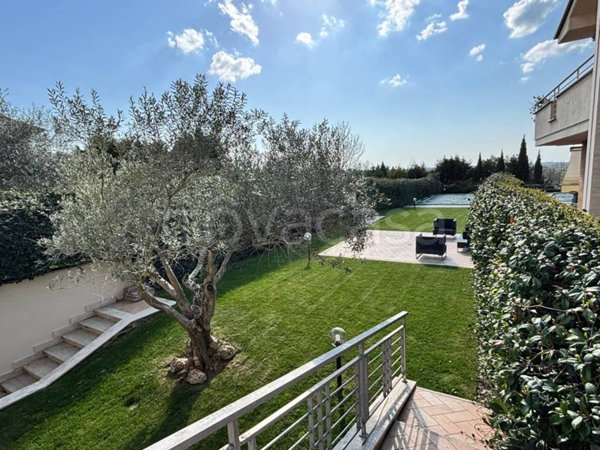 casa indipendente in vendita a Roma in zona Mezzocammino