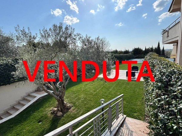 casa indipendente in vendita a Roma in zona Mezzocammino