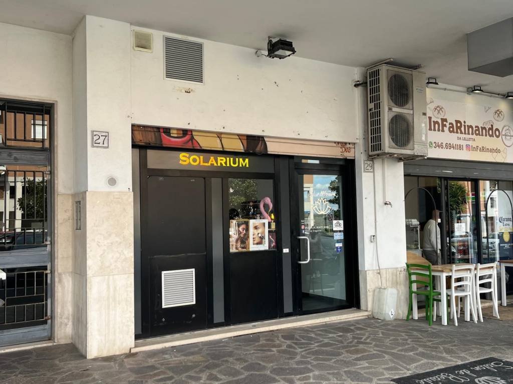 negozio in vendita a Roma in zona Casalotti